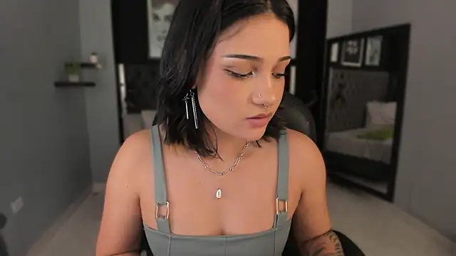 Snapshot of renee_shelby_ chatting on 25, 3, 2026 renee shelby online show from 25, 3, 2026