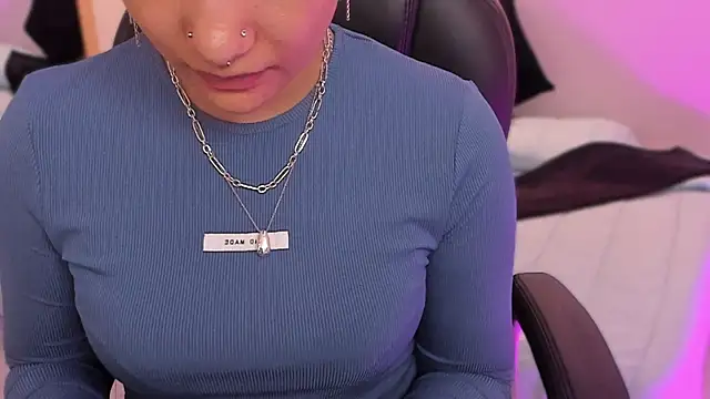 Snapshot of renee_shelby_ chatting on 8, 4, 2026 renee shelby online show from 8, 4, 2026