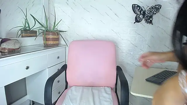 Saritatellez online show from 10, 3, 2025