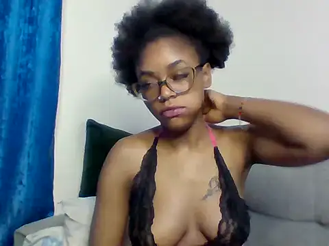 Snapshot of _crystal_princesss chatting on 14, 12, 2025 crystal princesss online show from 14, 12, 2025