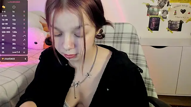 Snapshot of crystal_lilith chatting on 3, 2, 2025 crystal lilith online show from 3, 2, 2025