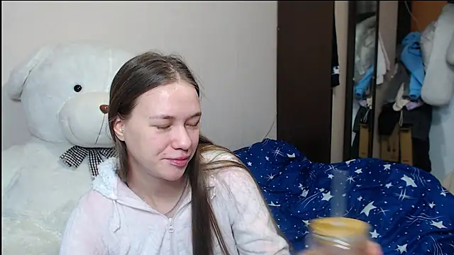 leila bambi  online show from 25, 1, 2025