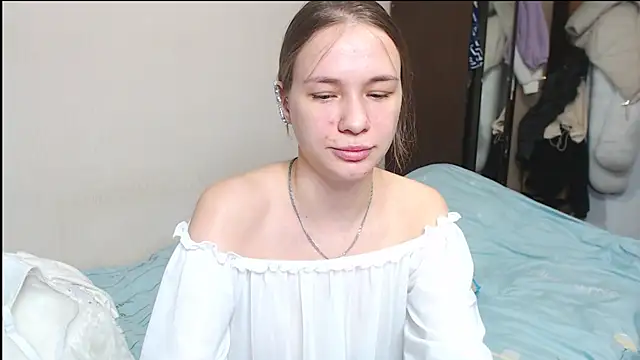 leila bambi  online show from 5, 2, 2025