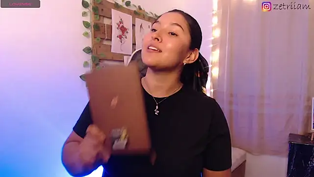 Snapshot of Zetrionn chatting on 8, 3, 2025 Zetrionn online show from 8, 3, 2025