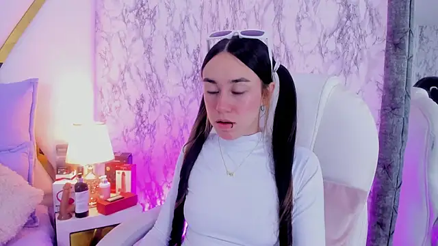 Athziry  online show from 19, 1, 2025