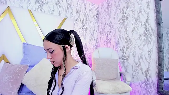 Athziry  online show from 5, 2, 2025