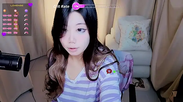 Snapshot of CryKuro_ chatting on 8, 9, 2025 CryKuro online show from 8, 9, 2025