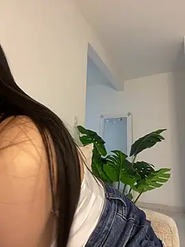 Snapshot of montmariana chatting on 2, 2, 2025 montmariana online show from 2, 2, 2025