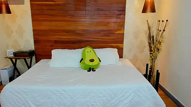 KatherineBond online show from 23, 1, 2025