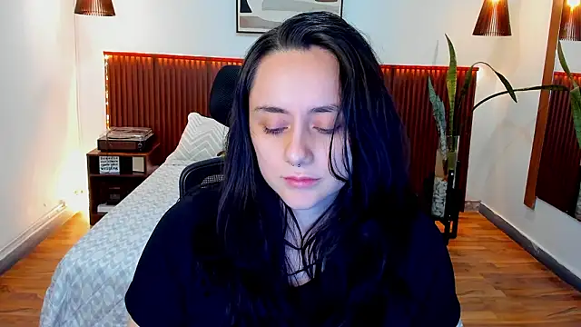 Snapshot of KatherineBond chatting on 7, 3, 2026 KatherineBond online show from 7, 3, 2026