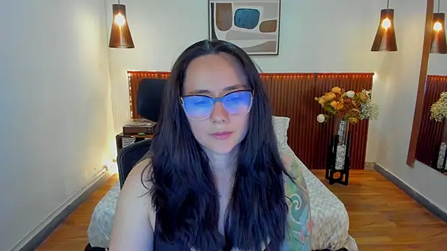Snapshot of KatherineBond chatting on 6, 5, 2026 KatherineBond online show from 6, 5, 2026