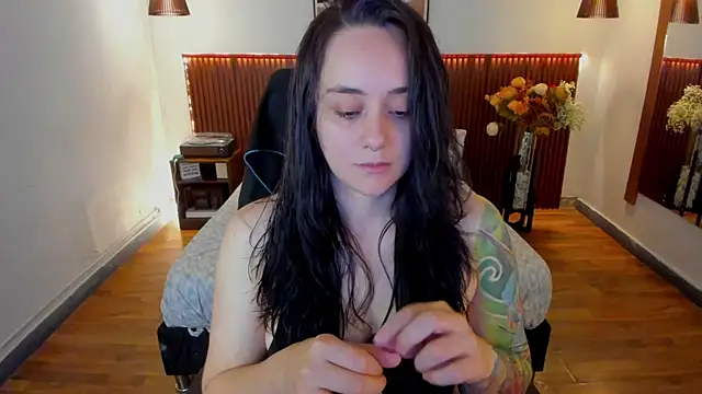 Snapshot of KatherineBond chatting on 8, 5, 2026 KatherineBond online show from 8, 5, 2026