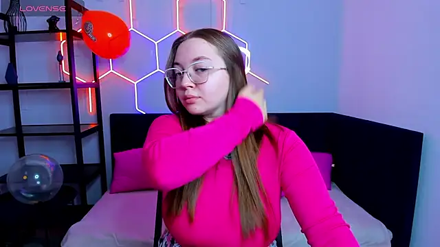 Snapshot of Emma_adorablle chatting on 28, 9, 2025 Emma adorablle online show from 28, 9, 2025