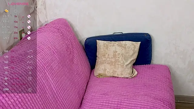 Snapshot of TrissMerigold9 chatting on 8, 9, 2025 TrissMerigold9 online show from 8, 9, 2025