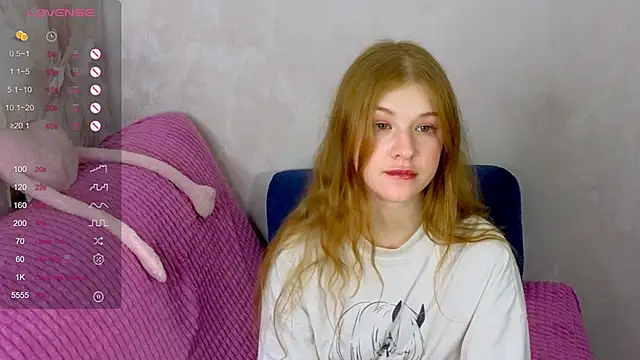 Snapshot of TrissMerigold9 chatting on 9, 9, 2025 TrissMerigold9 online show from 9, 9, 2025