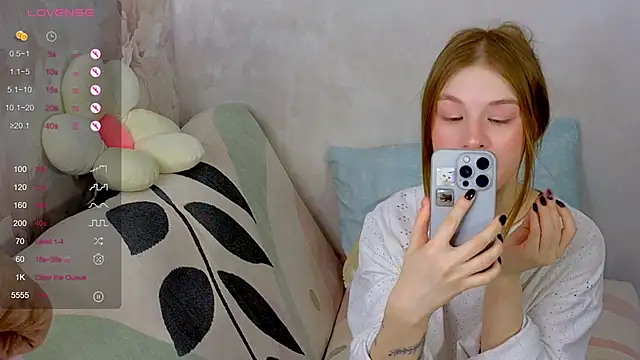 Snapshot of TrissMerigold9 chatting on 28, 10, 2025 TrissMerigold9 online show from 28, 10, 2025