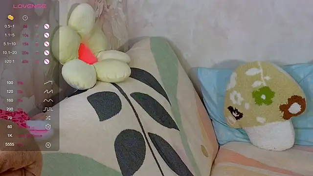 Snapshot of TrissMerigold9 chatting on 30, 10, 2025 TrissMerigold9 online show from 30, 10, 2025