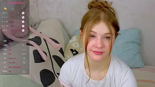 Snapshot of TrissMerigold9 chatting on 17, 11, 2025 TrissMerigold9 online show from 17, 11, 2025