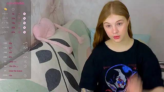 Snapshot of TrissMerigold9 chatting on 27, 11, 2025 TrissMerigold9 online show from 27, 11, 2025