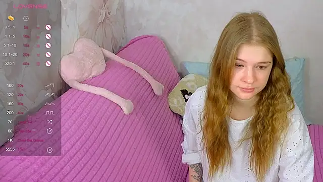 Snapshot of TrissMerigold9 chatting on 5, 12, 2025 TrissMerigold9 online show from 5, 12, 2025