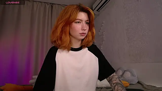 Snapshot of Evaa_Moonn_ chatting on 12, 9, 2025 Evaa Moonn  online show from 12, 9, 2025