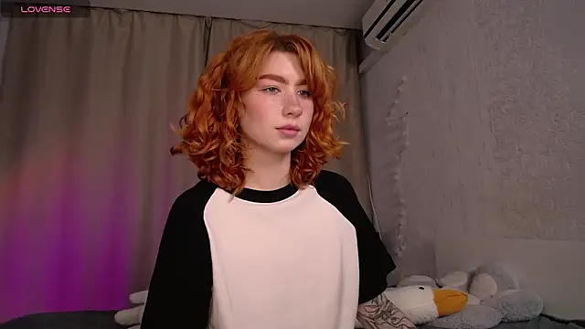 Snapshot of Evaa_Moonn_ chatting on 13, 10, 2025 Evaa Moonn  online show from 13, 10, 2025