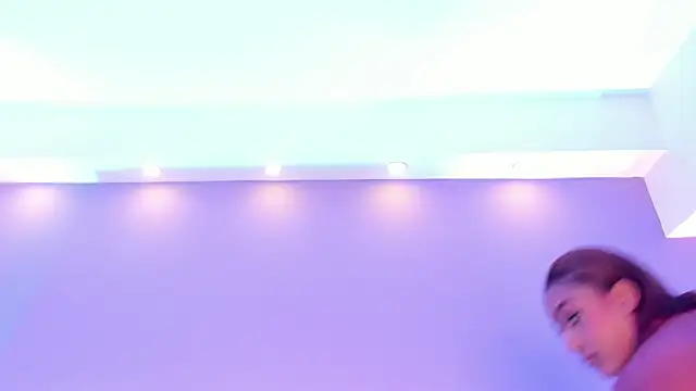 Adelehottman online show from 29, 3, 2026