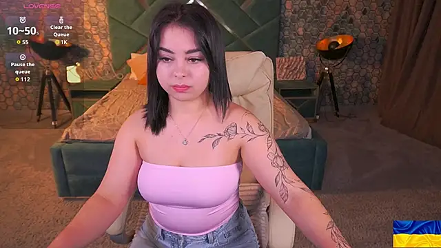 Snapshot of SusieWood chatting on 12, 3, 2026 SusieWood online show from 12, 3, 2026