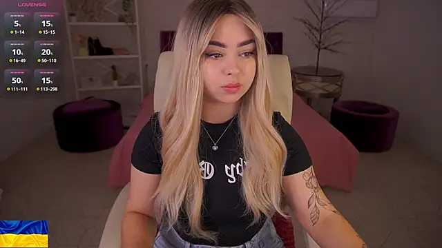 Snapshot of SusieWood chatting on 23, 4, 2026 SusieWood online show from 23, 4, 2026