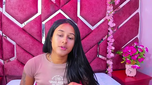 Snapshot of milly_print chatting on 8, 10, 2025 milly print online show from 8, 10, 2025