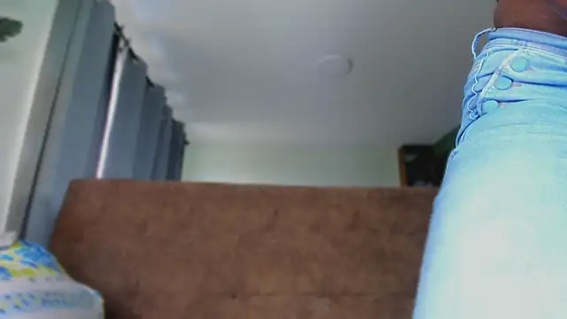 Snapshot of Almaahotxxx chatting on 1, 4, 2026 Almaahotxxx online show from 1, 4, 2026