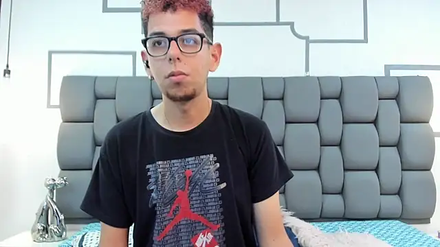 Derek and Skarlet online show from 16, 9, 2025