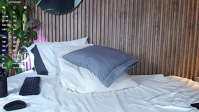 DilanJonnes  online show from 12, 12, 2024