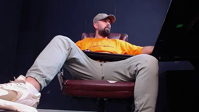 Snapshot of JackEthann chatting on 21, 10, 2025 JackEthann online show from 21, 10, 2025