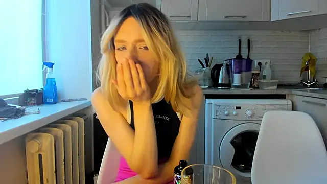 Snapshot of _Alice_Kitty chatting on 5, 1, 2025 Alice Kitty online show from 5, 1, 2025