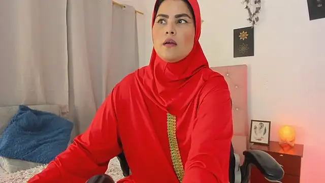 Snapshot of AishaAmin_ chatting on 8, 7, 2026 AishaAmin online show from 8, 7, 2026