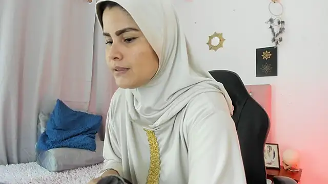 Snapshot of AishaAmin_ chatting on 13, 7, 2026 AishaAmin online show from 13, 7, 2026