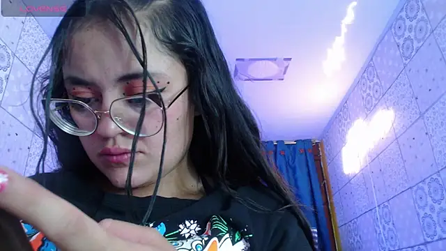 Snapshot of vitoria23_ chatting on 6, 3, 2025 vitoria23 online show from 6, 3, 2025