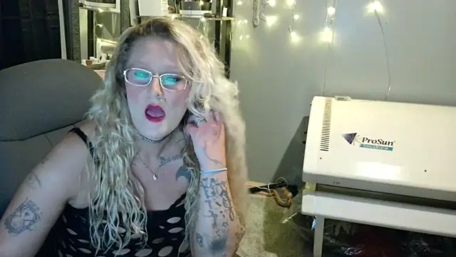 Lisalovely6981 online show from 2, 1, 2025