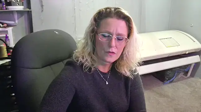 Lisalovely6981 online show from 22, 1, 2025