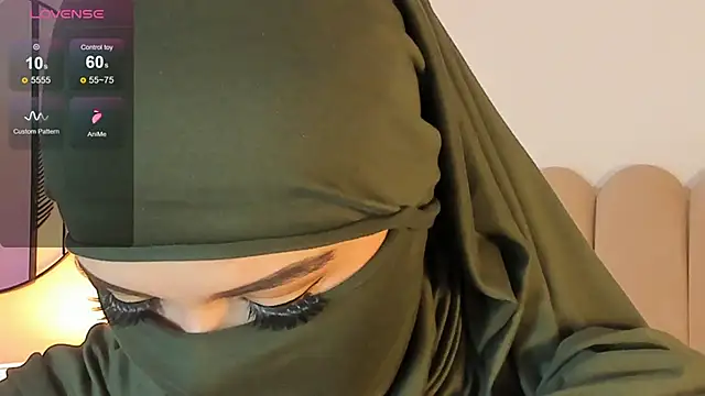 Snapshot of anna-henao chatting on 5, 3, 2025 anna-henao online show from 5, 3, 2025