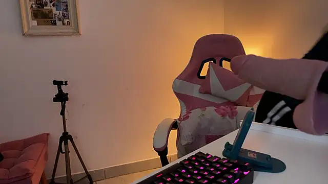 Snapshot of SweetPaige_ chatting on 23, 3, 2026 SweetPaige online show from 23, 3, 2026