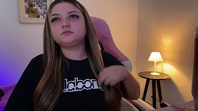 Snapshot of SweetPaige_ chatting on 5, 4, 2026 SweetPaige online show from 5, 4, 2026