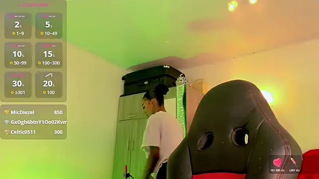 Snapshot of naomy__xx chatting on 18, 3, 2026 naomy xx online show from 18, 3, 2026