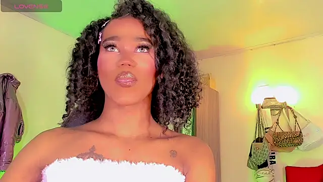 Snapshot of naomy__xx chatting on 24, 4, 2026 naomy xx online show from 24, 4, 2026