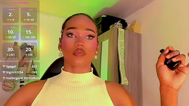 Snapshot of naomy__xx chatting on 12, 5, 2026 naomy xx online show from 12, 5, 2026