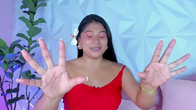 LinnaGardenia online show from 20, 1, 2025