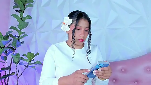 LinnaGardenia online show from 21, 1, 2025