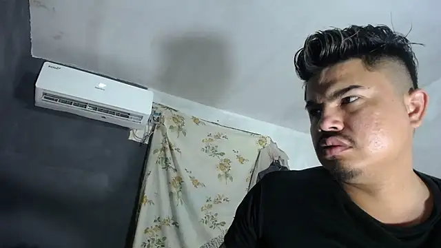 Snapshot of DickMasterfindom chatting on 1, 2, 2025 DickMasterfindom online show from 1, 2, 2025