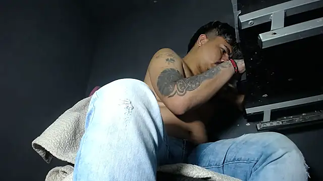 Snapshot of DickMasterfindom chatting on 6, 2, 2025 DickMasterfindom online show from 6, 2, 2025